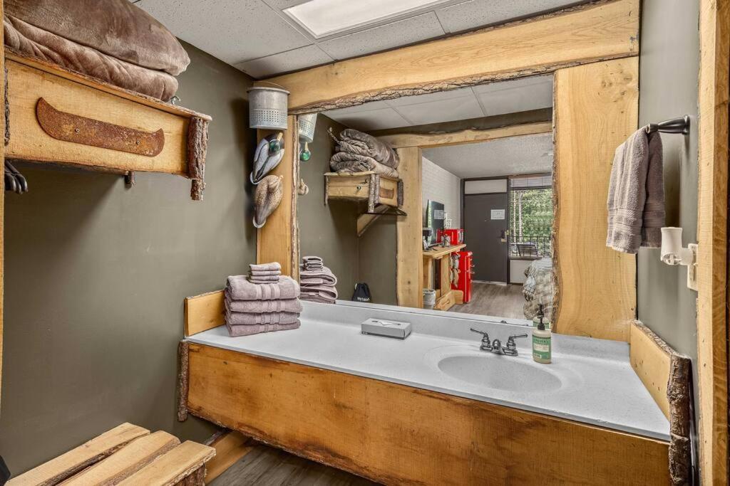 Stonegate Lodge 2 Queen Beds Fast Wifi 50In Tv Salt Water Pool Room # 305 Eureka Springs Exterior foto