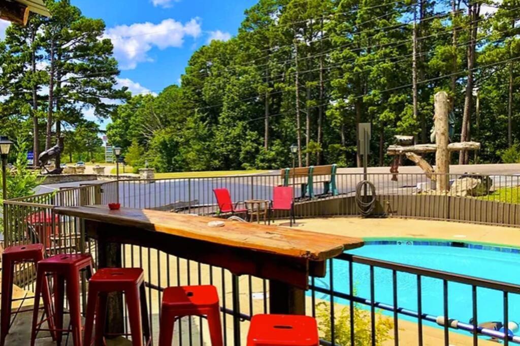 Stonegate Lodge 2 Queen Beds Fast Wifi 50In Tv Salt Water Pool Room # 305 Eureka Springs Exterior foto
