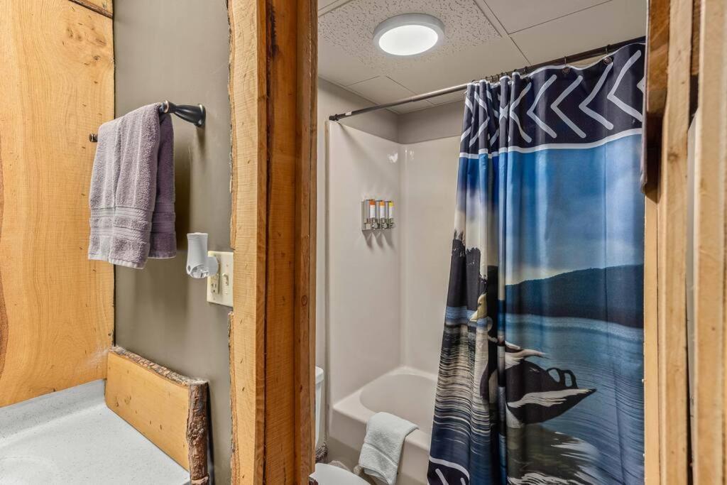 Stonegate Lodge 2 Queen Beds Fast Wifi 50In Tv Salt Water Pool Room # 305 Eureka Springs Exterior foto